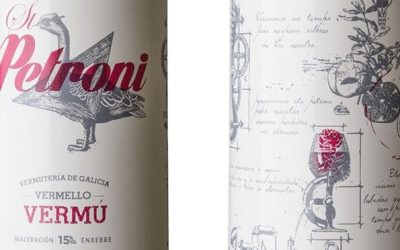 La botella de Vermú St Petroni, pintada y serigrafiada por Studio Glass